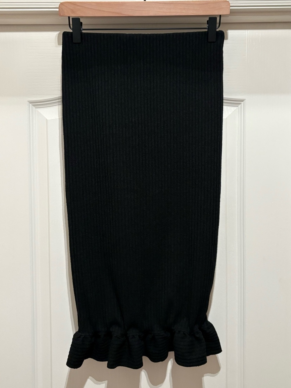 Women’s Urban Outfitters Sophia Ruffle black Midi Skirt size S